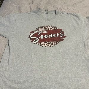 Oklahoma Sooners shirt. Size XL. GILDAN. Only worn once.